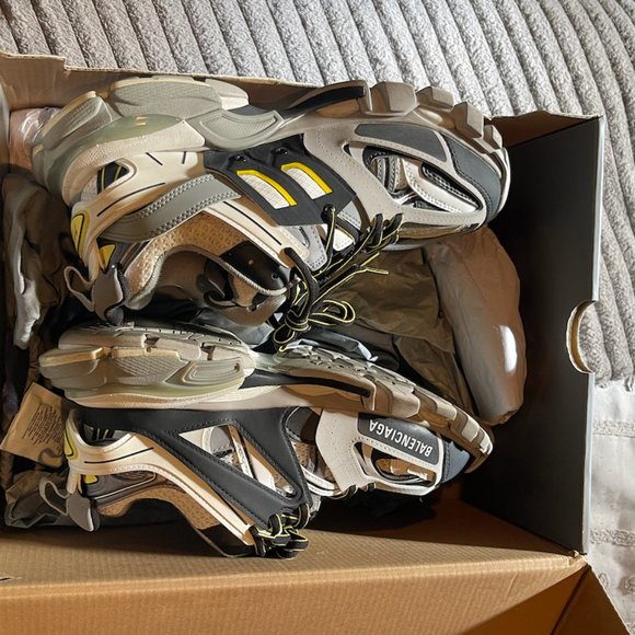 Balencegia Sneakers - Picture 2 of 5